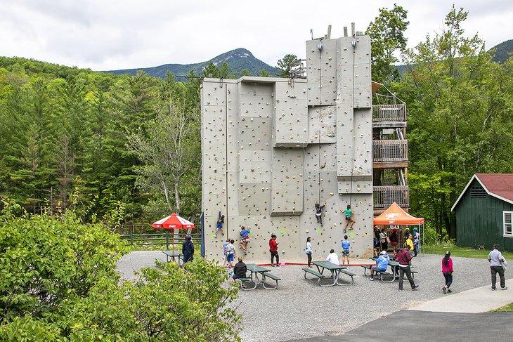 Pared de Escalar en el Loon Adventure Center