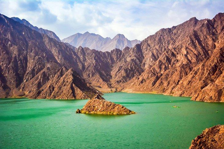 Represa de Hatta en las Montañas Hajar