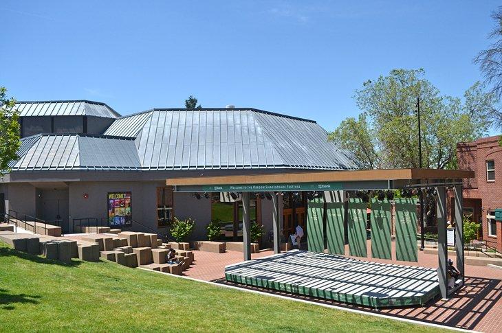 Green Show Innenhof und Bühne