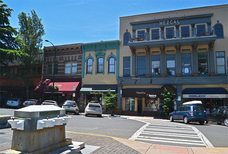 Ashland Downtown Plaza und Mineralquelle