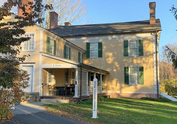 La colorida casa georgiana de Florence Griswold es un punto destacado del museo