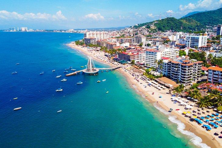 Vista aérea de la playa en Puerto Vallarta