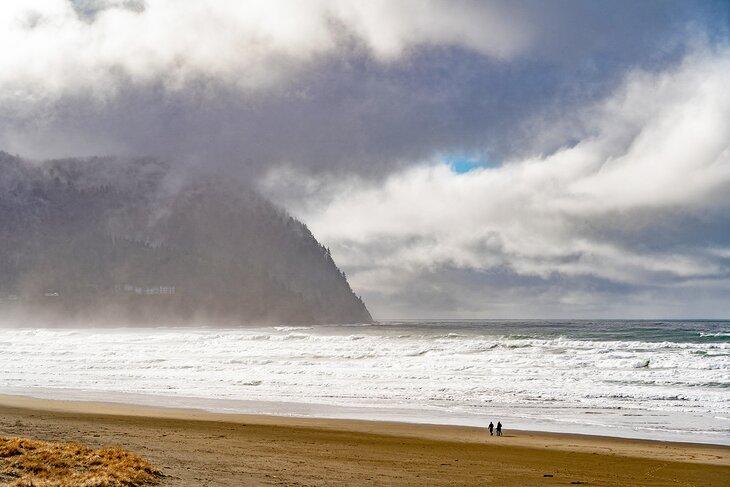 Tillamook Head avec la plage au premier plan