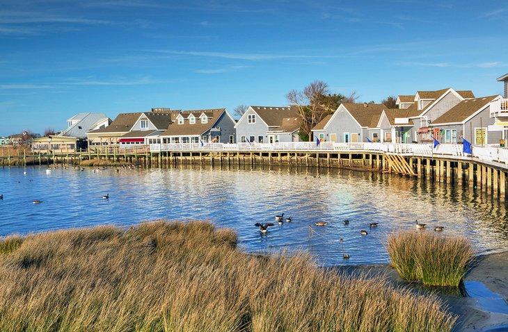 Tiendas a lo largo del Currituck Sound en Duck, Carolina del Norte