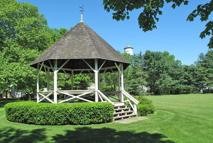 Kiosque du parc du village