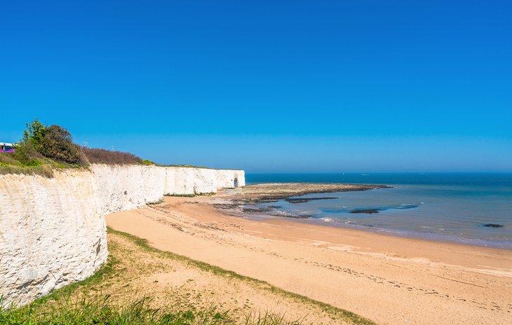 Weiße Kreidefelsen am Kingsgate Bay Beach