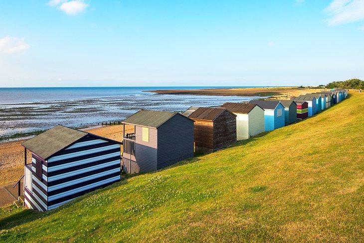 Bunte Strandhütten am Tankerton Beach