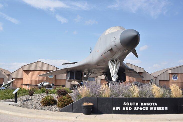Museo del Aire y el Espacio de Dakota del Sur | Paul R. Jones / Shutterstock.com