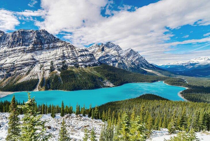 Vista sobre el lago Peyto en el Parque Nacional Banff