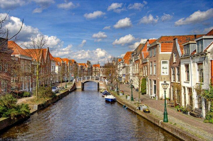 Canal à Leiden