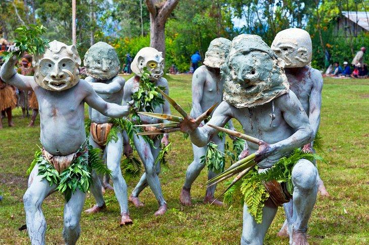 Ein traditioneller Tanz in Papua-Neuguinea