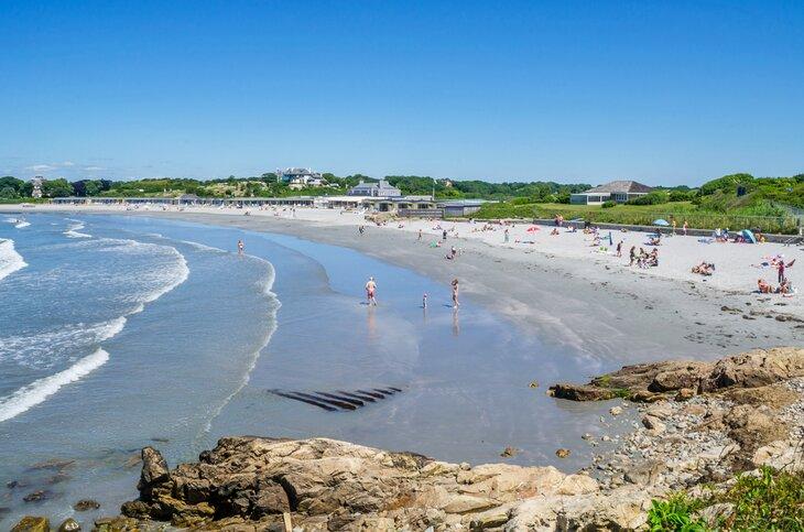 Vista sobre la Playa Reject's y Baileys Beach Club en Newport