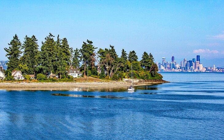 Isla Bainbridge con el horizonte de Seattle a lo lejos
