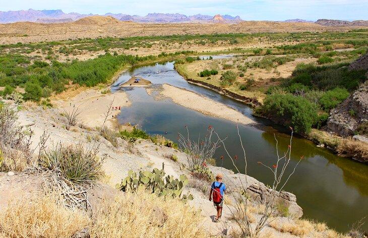 L'auteur Michael Law en randonnée dans le parc national de Big Bend