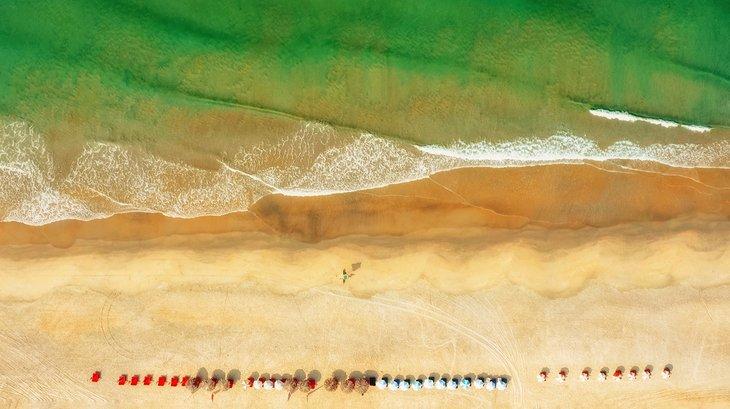 Vue aérienne de la plage de Mobor