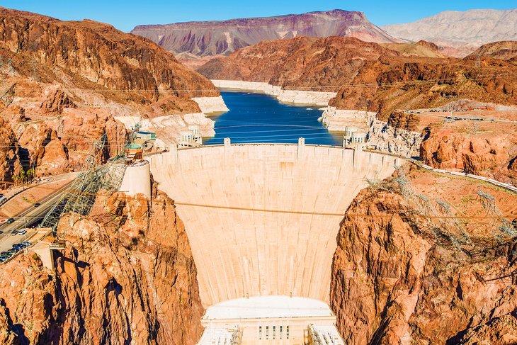Vue aérienne de Hoover Dam au lac Mead