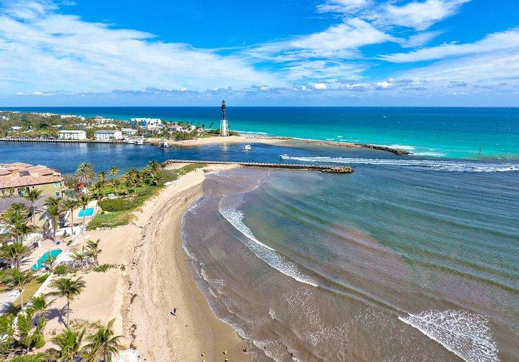 Vue aérienne du North Ocean Park avec le phare de Hillsboro au loin
