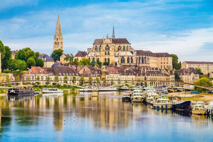 Umweg auf dem Weg nach Lyon: Auxerre in der Region Burgund