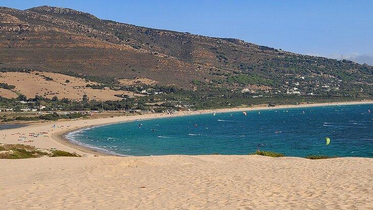 Kiteboarders en Playa Valdevaqueros