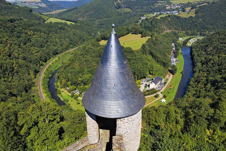 Vista desde el Castillo de Bourscheid sobre el valle abajo