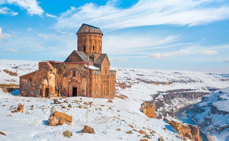 Ruinas de la iglesia en Ani
