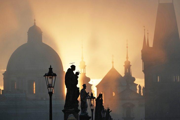 Amanecer en el Puente de Carlos, Praga