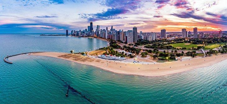 North Ave Beach bei Sonnenuntergang