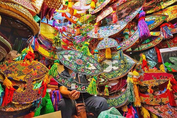 Bunte malaysische Drachen zum Verkauf im Zentralmarkt