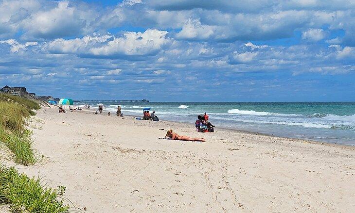 Personas en la playa en la isla Topsail