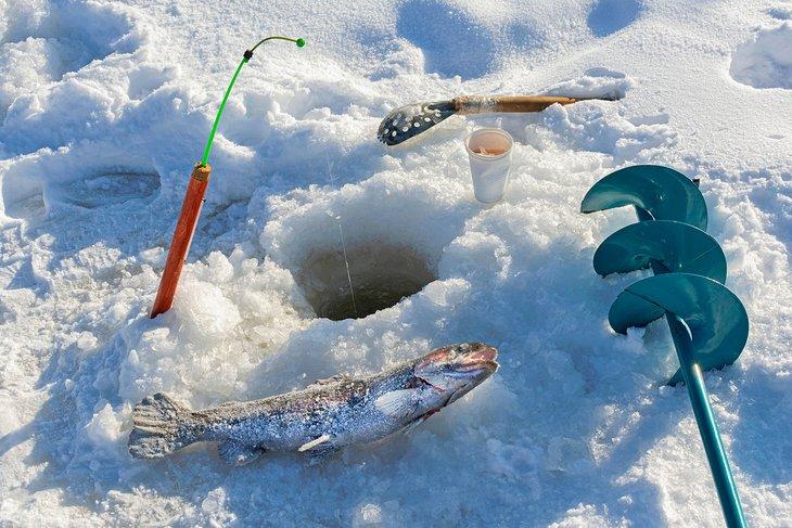 Pêche sur glace sur le lac Wallace
