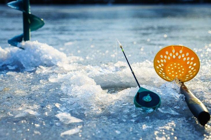 Équipement de pêche sur la glace
