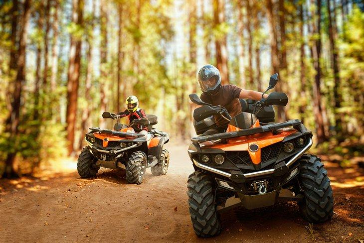 ATVs en un sendero
