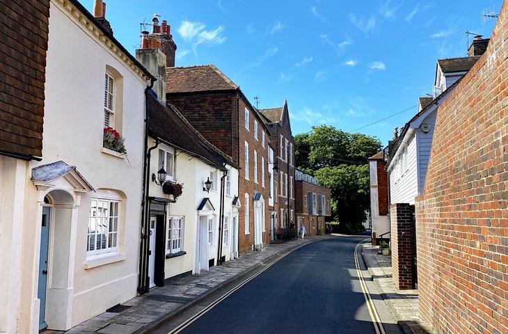 Straße im historischen Stadtzentrum von Chichester
