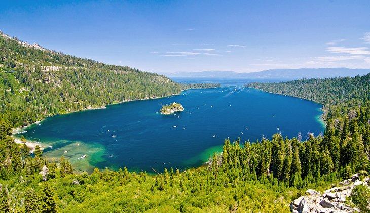 Luftaufnahme der Emerald Bay