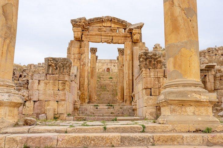 Entrée du Complexe de la Cathédrale depuis le Cardo Maximus