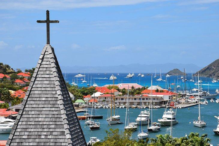 Vista del puerto de Gustavia