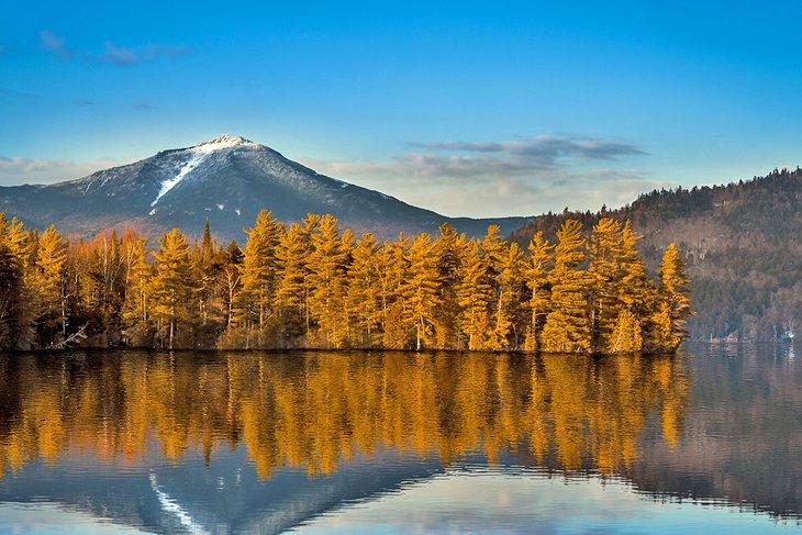 Bahía Paradox, Lago Placid, con la Montaña Whiteface nevado a lo lejos