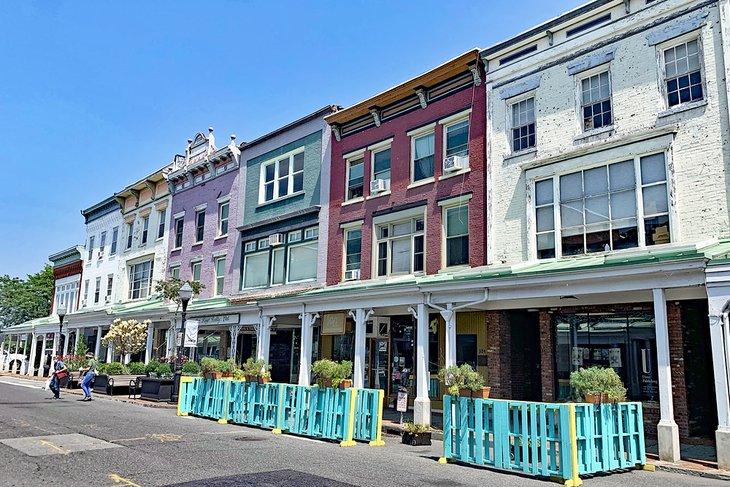 Edificios coloridos en Uptown Kingston