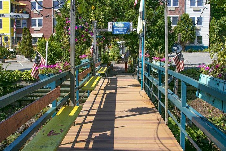 Puente Peatonal Riverhouse