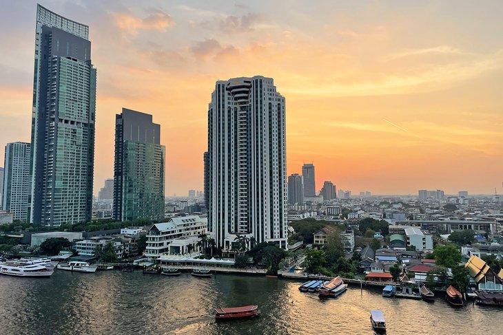Bangkok Skyline bei Sonnenuntergang