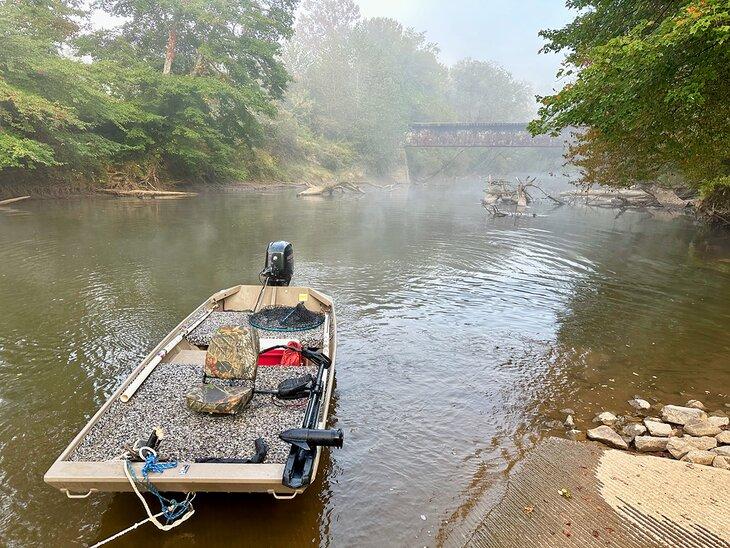Bateau de pêche sur la rivière French Broad