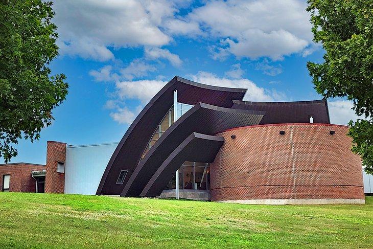 Centre des Droits de l'Homme et de l'Holocauste du Maine, campus UMA