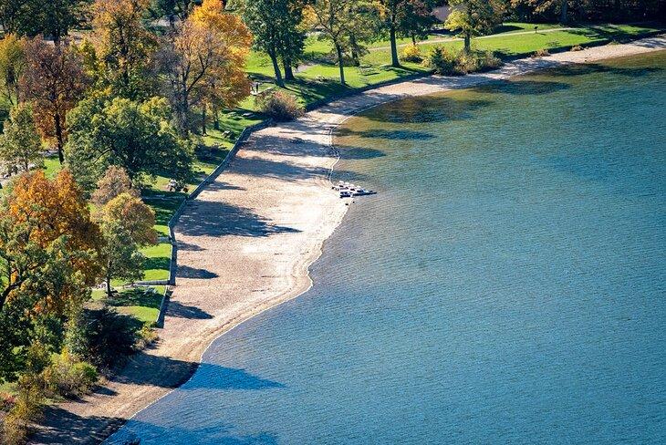 Playa del Parque Estatal Devil's Lake