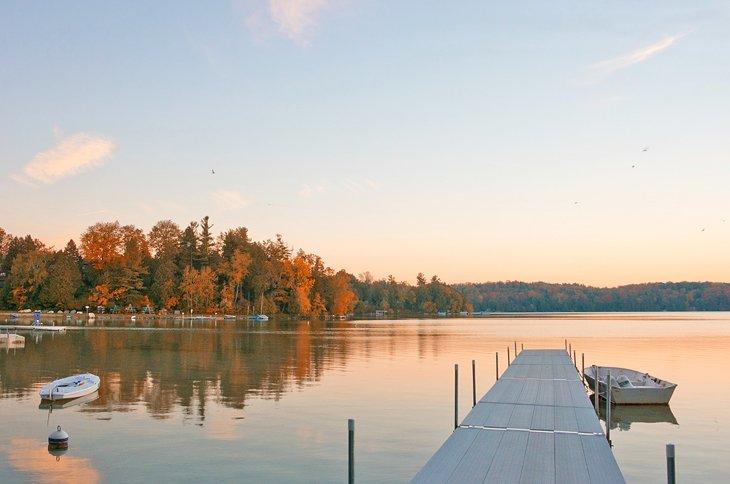 Lac Elkhart au lever du soleil