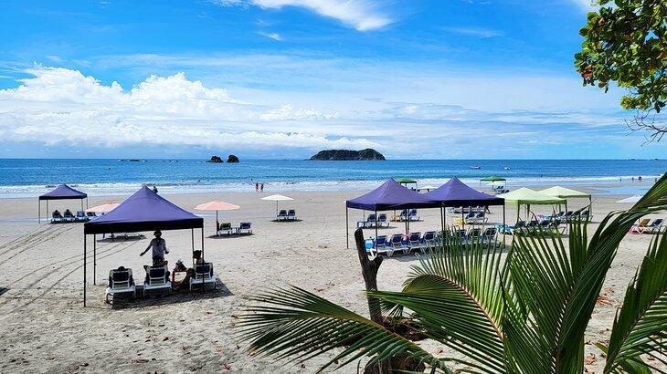 Playa Espadilla en la localidad de Manuel Antonio