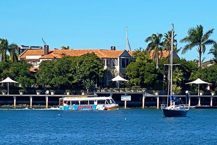 El Aquaduck en un crucero por el canal en Mooloolaba