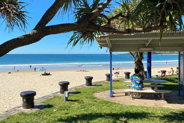 Disfrutando de las vistas de la Playa de Mooloolaba a lo largo del paseo marítimo