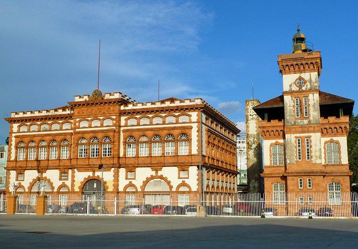 Alfândega (Casa de Aduanas) y Muelle Flotante