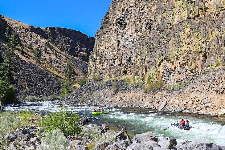 Rafting de aguas bravas en el South Fork del río Boise, Idaho