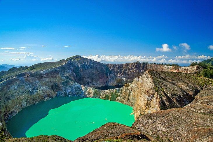 Lacs cratères sur le volcan Kelimutu